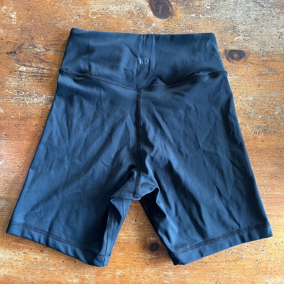 Tentree InMotion Bike Shorts - Picture 2 of 4